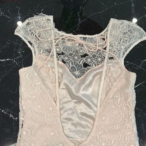 Lace dress Lipsy London, light pink, low cut back, perfect condition - Picture 8 of 10